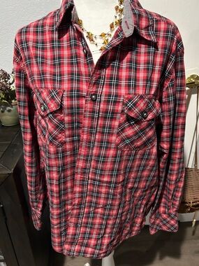 Unisex Red Plaid Button-Down Shirt - Relaxed Flannel Style